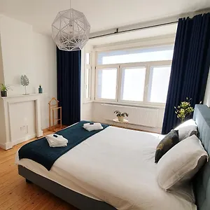 Trendy, Authentieke Woning Met Groot Terras En Tuin Vakantiehuis